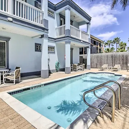 South Padre Island Condo - 200 Ft To Beach!